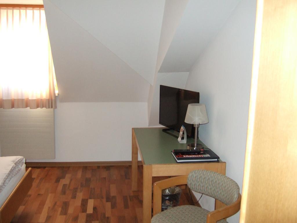Gasthaus Zur Sonne Aesch  Екстериор снимка