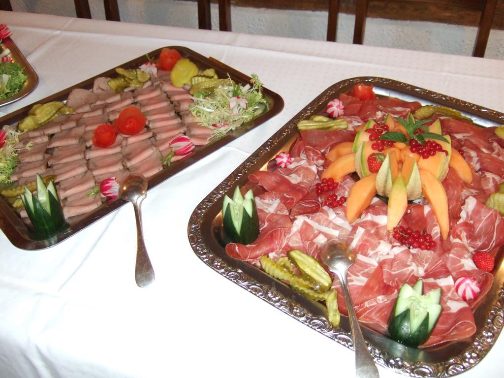 Gasthaus Zur Sonne Aesch  Екстериор снимка
